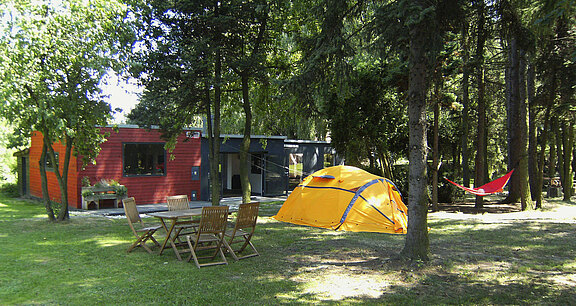 bungalo_yellow_tent.jpg